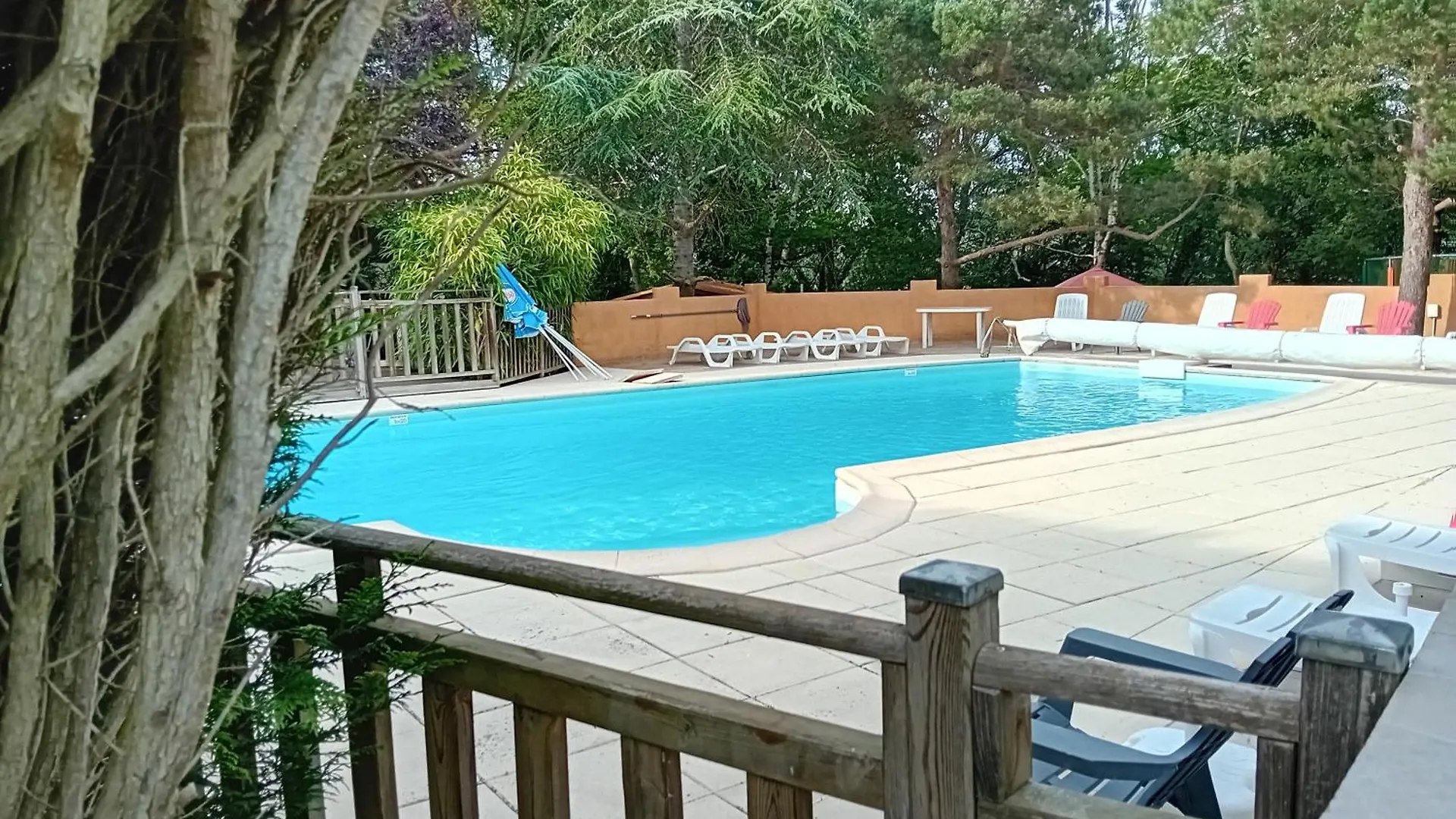 Chalet Dans Camping A Camon